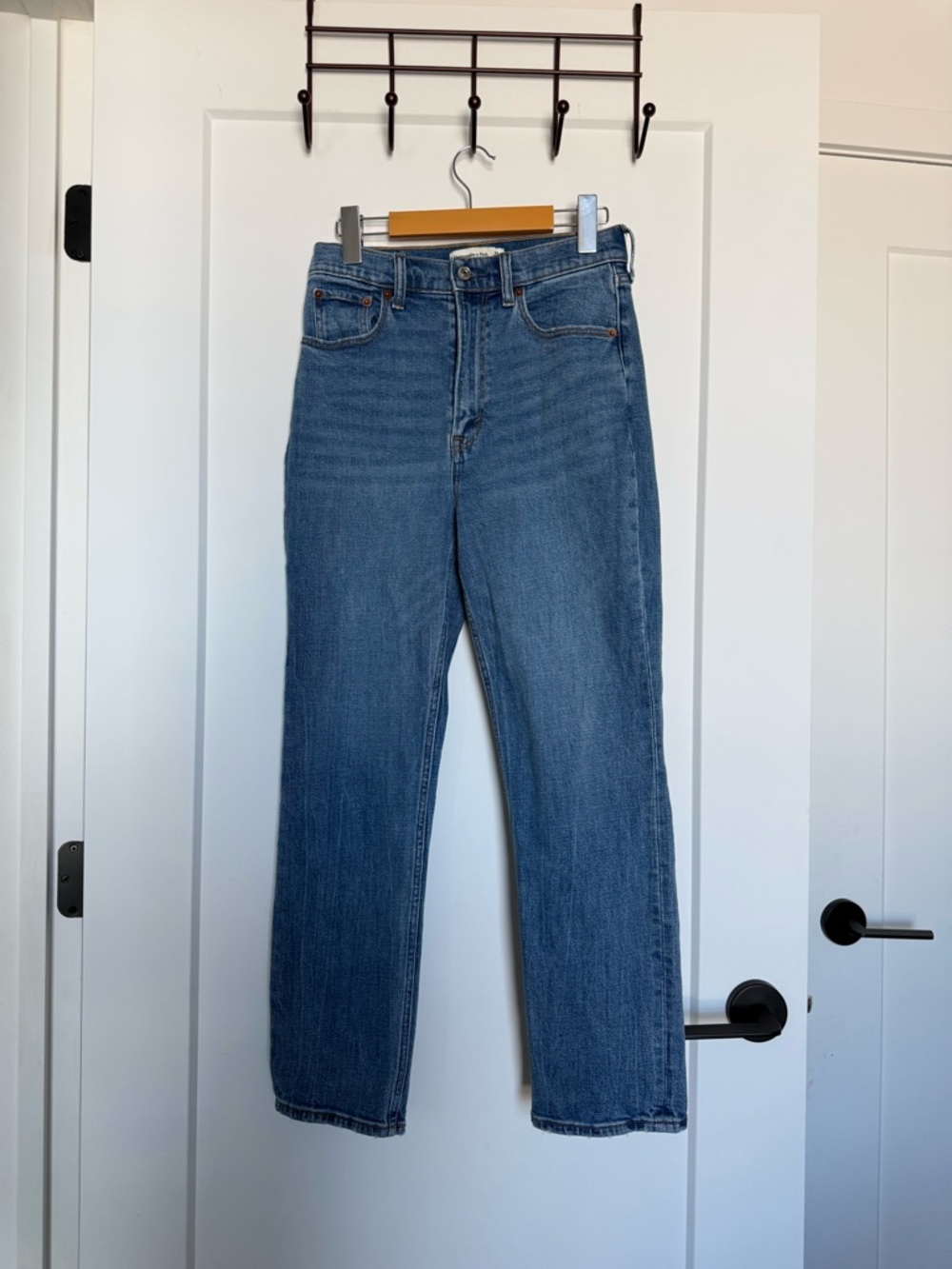 Abercrombie & Fitch “The Ankle Straight Ultra High Rise”